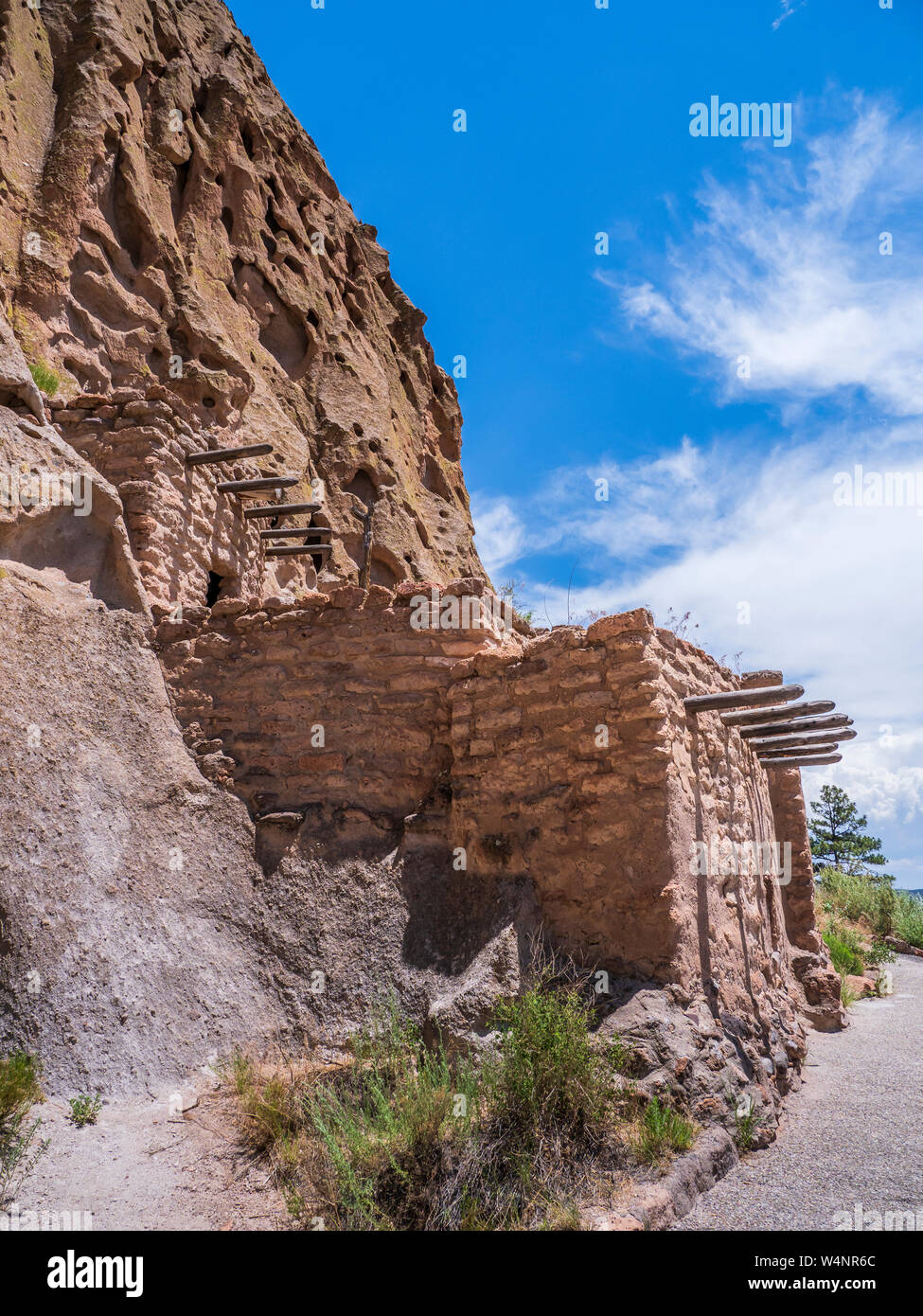 Murs de structure reconstruite, Bandelier National Monument, Los Alamos, Nouveau Mexique. Banque D'Images