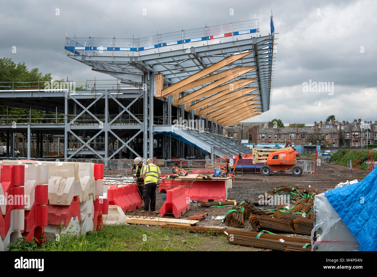 Le stand en construction durant les travaux de réaménagement de l'Edinburgh Academicals Rugby Club terrain à Stockbridge, Édimbourg, Écosse, Royaume-Uni. Banque D'Images