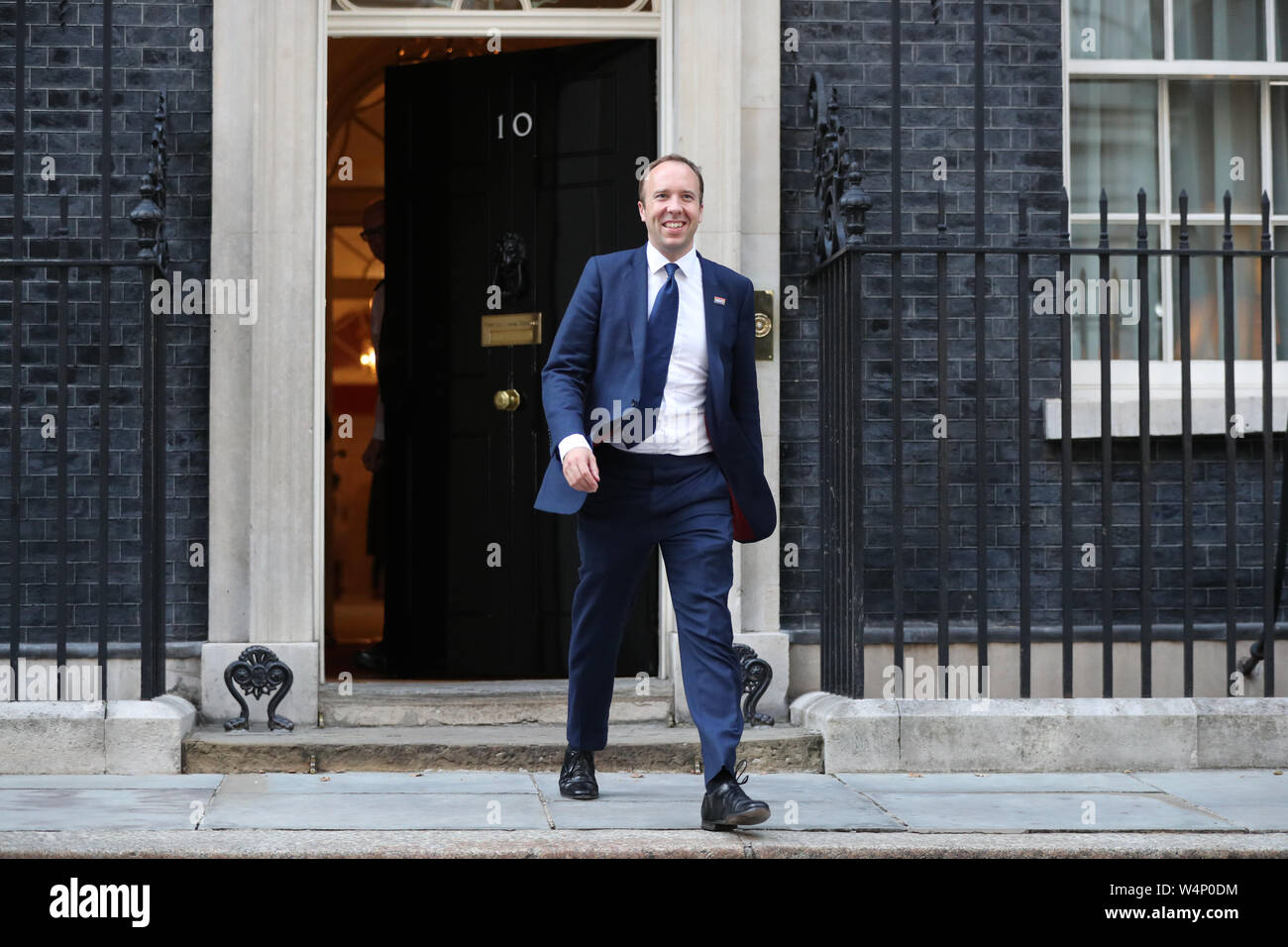 Les soins de santé et la protection sociale Secrétaire Matt Hancock quitter Downing Street, Londres, après avoir rencontré le nouveau premier ministre Boris Johnson. Banque D'Images