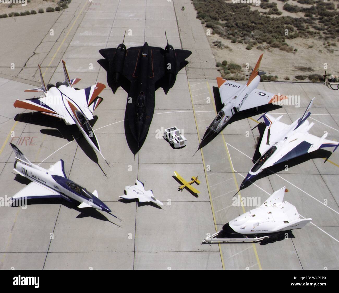 Collection d'avions de recherche de la NASA sur la rampe à la Dryden Flight Research Center, Edwards Air Force Base, Californie, Juillet, 1997. Droit avec la permission de la National Aeronautics and Space Administration (NASA). () Banque D'Images