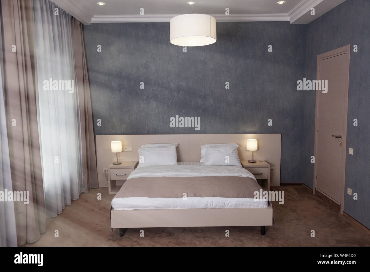 Intérieur d'une chambre d'hôtel confortable, chambre à coucher. Banque D'Images