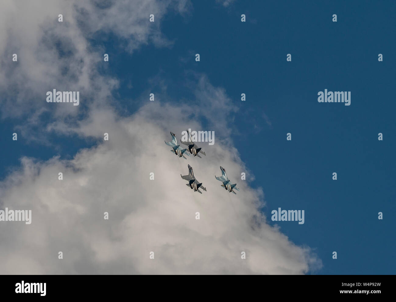 La Russie, Lipetsk, 07.20.2019 Airshow impliquant aerobatic team pèlerins de la Russie en l'honneur de célébrer la Journée de la ville Banque D'Images