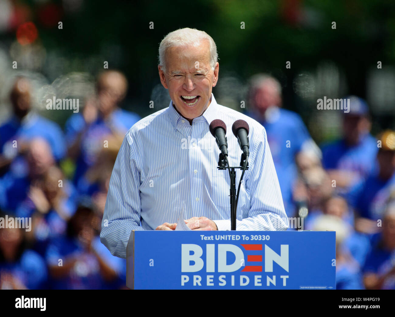 Candidat à l'élection présidentielle 2020 Joe Biden s'affiche lors de son lancement de campagne à ovale Eakins à Philadelphie, Pennsylvanie. Banque D'Images