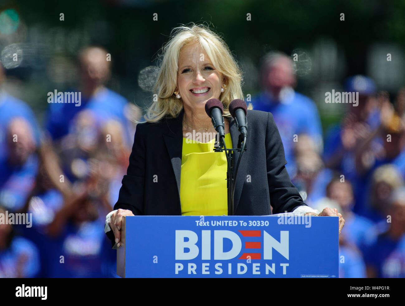 Dr. Jill Biden présente Joe Biden qu'il lance sa campagne présidentielle de 2020 lors d'un rassemblement à ovale Eakins à Philadelphie, Pennsylvanie. Banque D'Images