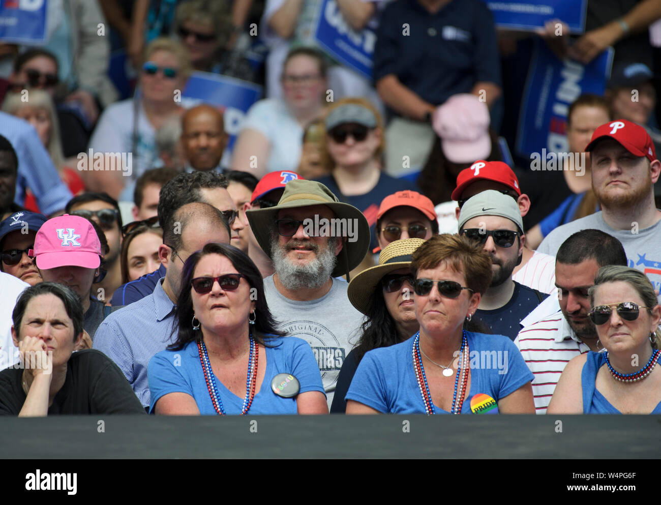 Les supporters affluent comme Joe Biden lance officiellement sa campagne présidentielle de 2020 lors d'un rassemblement à ovale Eakins à Philadelphie, Pennsylvanie. Banque D'Images