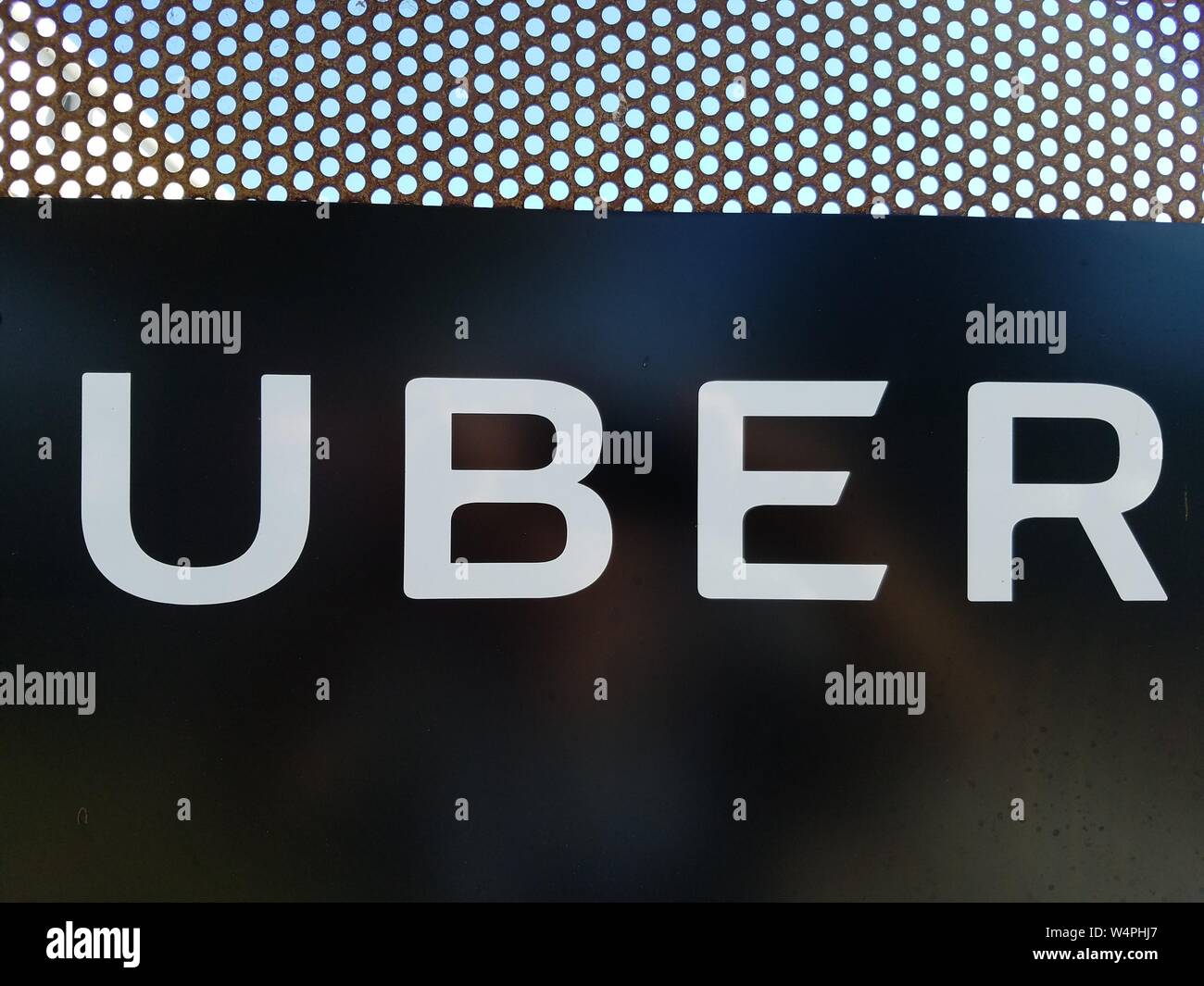 Close-up de logo au centre d'inspection et de moyeu Greenlight pour le covoiturage société Uber Inc, un endroit centralisé où les nouveaux véhicules des conducteurs sont inspectés et approuvés par l'entreprise, dans la Silicon Valley, San Jose, Californie, le 18 septembre 2018. () Banque D'Images