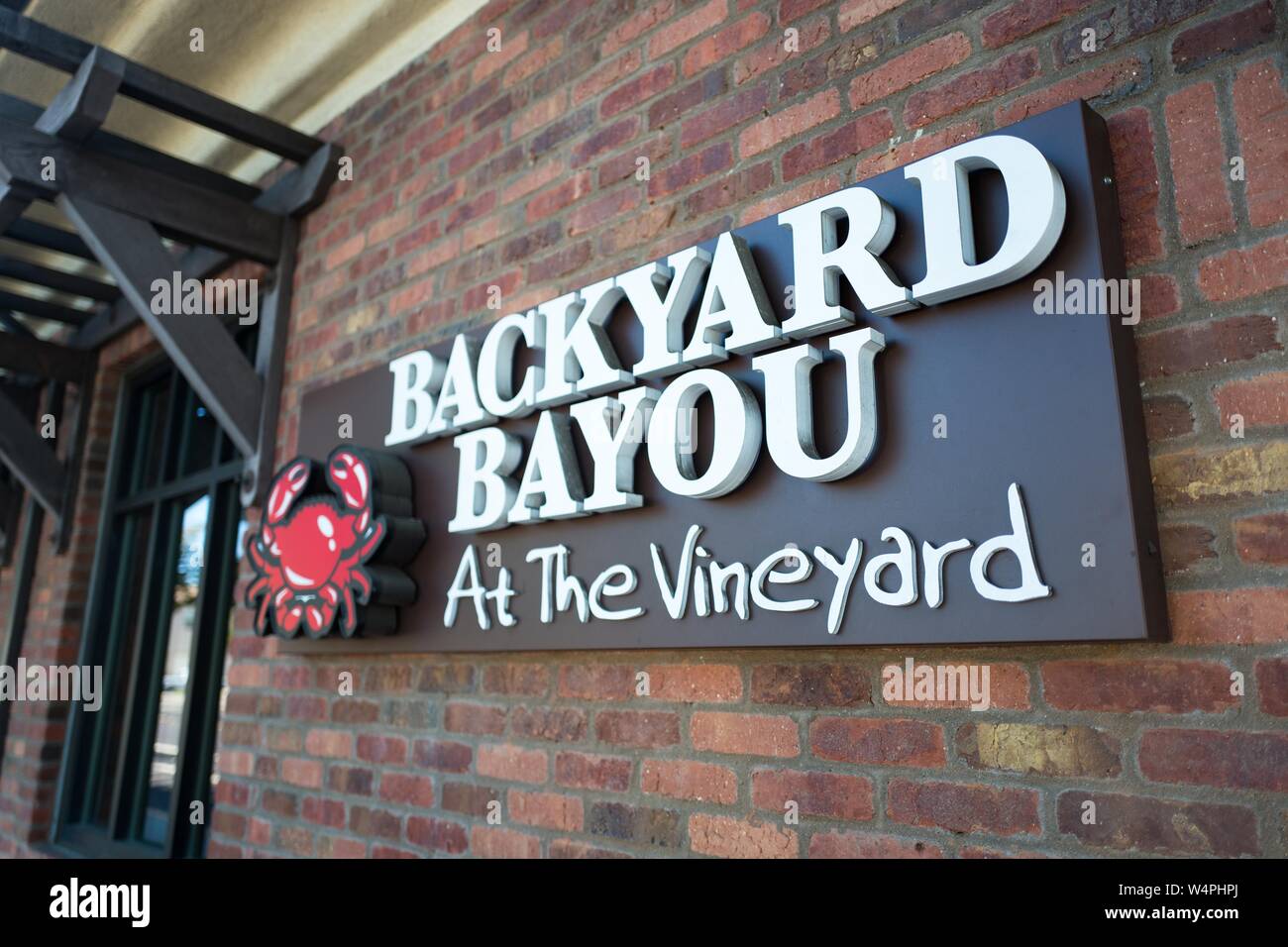 Inscrivez-vous sur façade d'arrière-cour Bayou au vignoble de la cuisine Cajun restaurant au centre-ville de Livermore, Californie, le 17 septembre 2018. () Banque D'Images