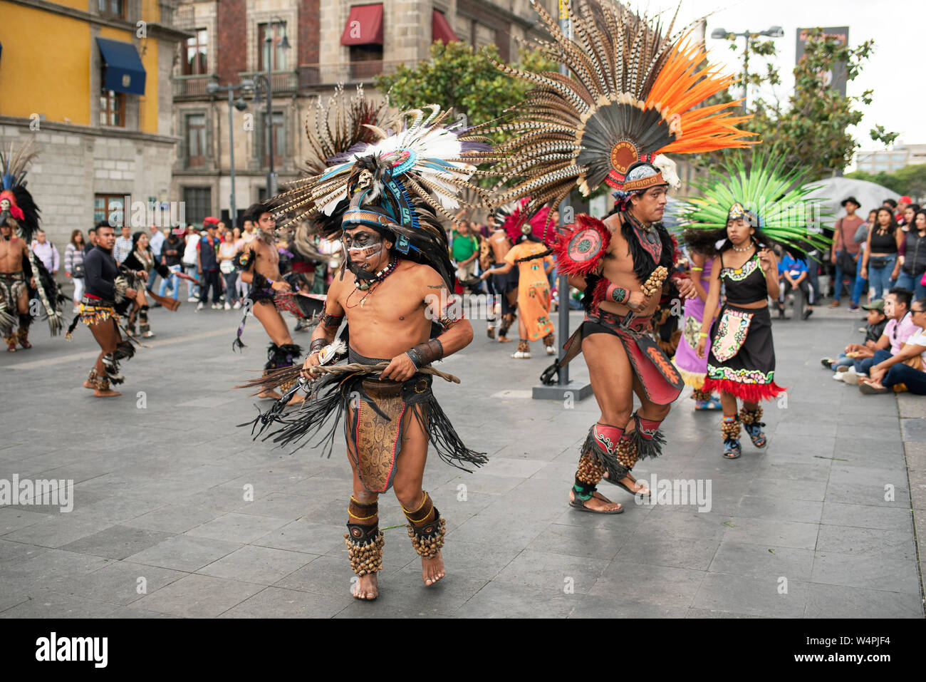 Aztec dancers Banque de photographies et d’images à haute résolution ...