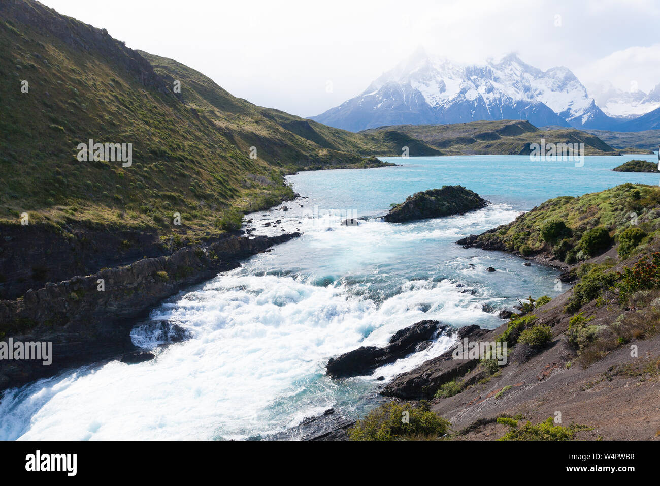 Cascade de Salto Chico vue, Parc National Torres del Paine, Chili. Paysage de Patagonie chilienne Banque D'Images