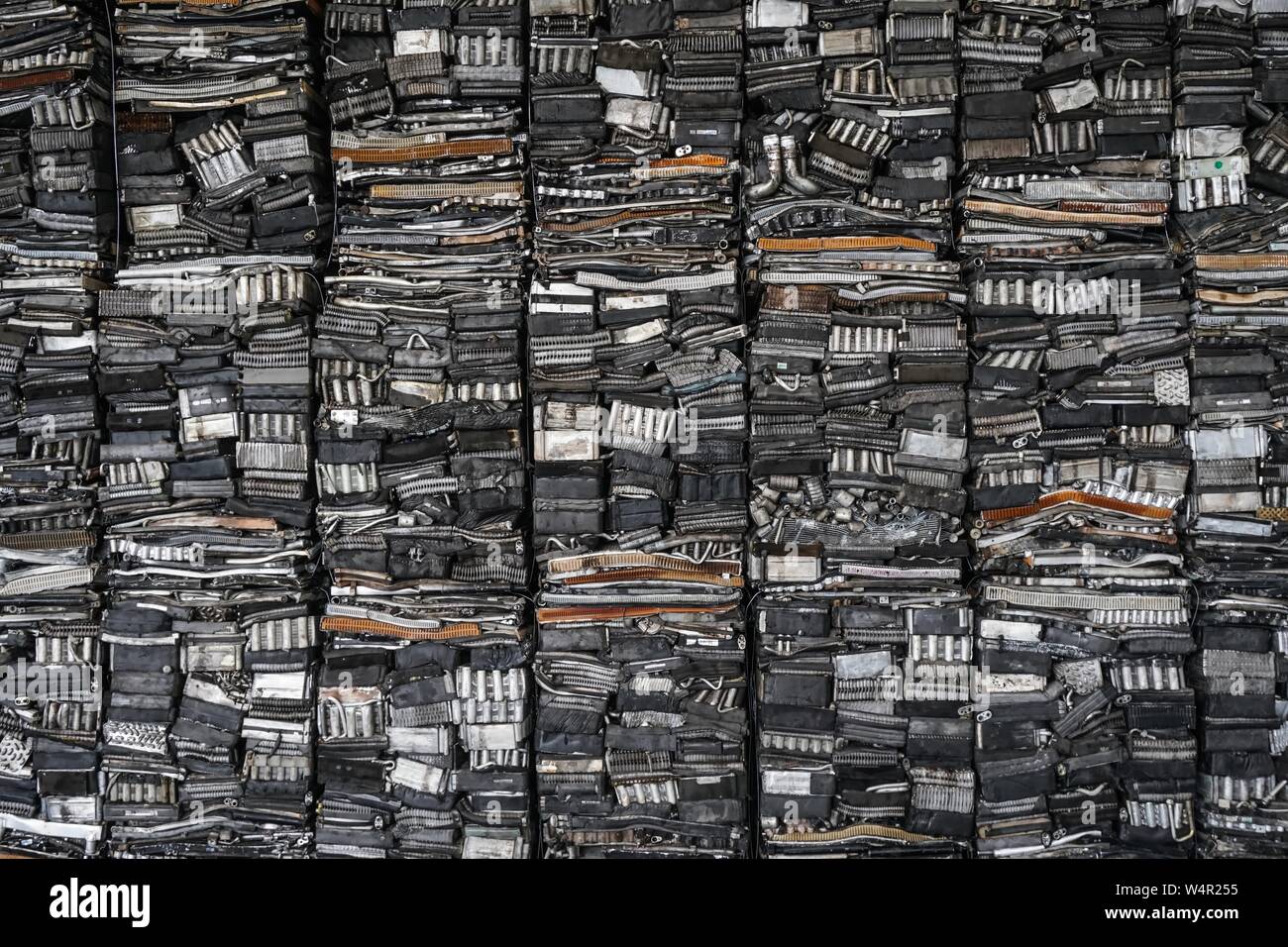 Pile de l'aluminium à partir de pièces de voiture pour recycler. Banque D'Images