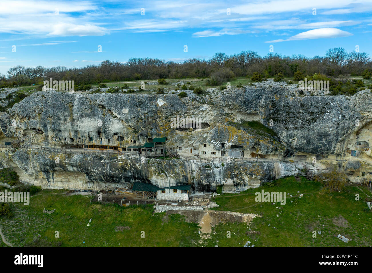 Drone volant au-dessus de la grotte et Chelter-Marmara ville monastère, près de la ville de Bakhtchyssaraï, Crimée Banque D'Images