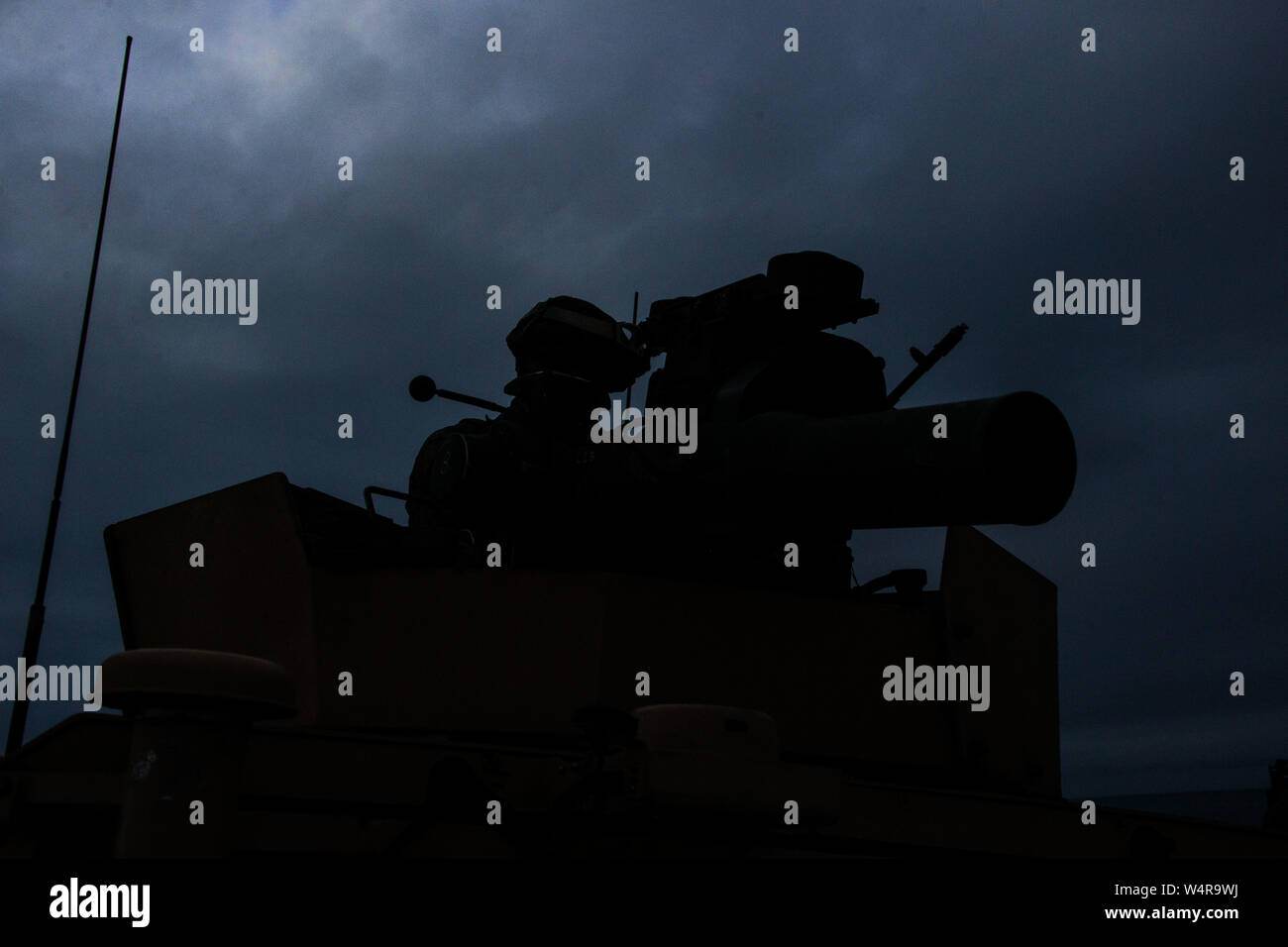 Une compagnie maritime avec des armes, de l'Équipe de débarquement du bataillon, 2e Bataillon, 1er Marines, 31e Marine Expeditionary Unit, monte une M41A7 système Sabre sur un Humvee avant un raid simulé dans Bowen, Queensland, Australie, le 22 juillet 2019. La 31e MEU et USS Wasp LHD (1) Groupe amphibie participent actuellement à Talisman Saber 2019 au large de la côte nord de l'Australie. Talisman Sabre est conçu pour améliorer nation partenaire préparation au combat et l'interopérabilité par réalistes, pertinents à la formation, l'amélioration de la capacité et les compétences pour répondre aux crises dans le cadre d'un effort combiné alors que ma Banque D'Images
