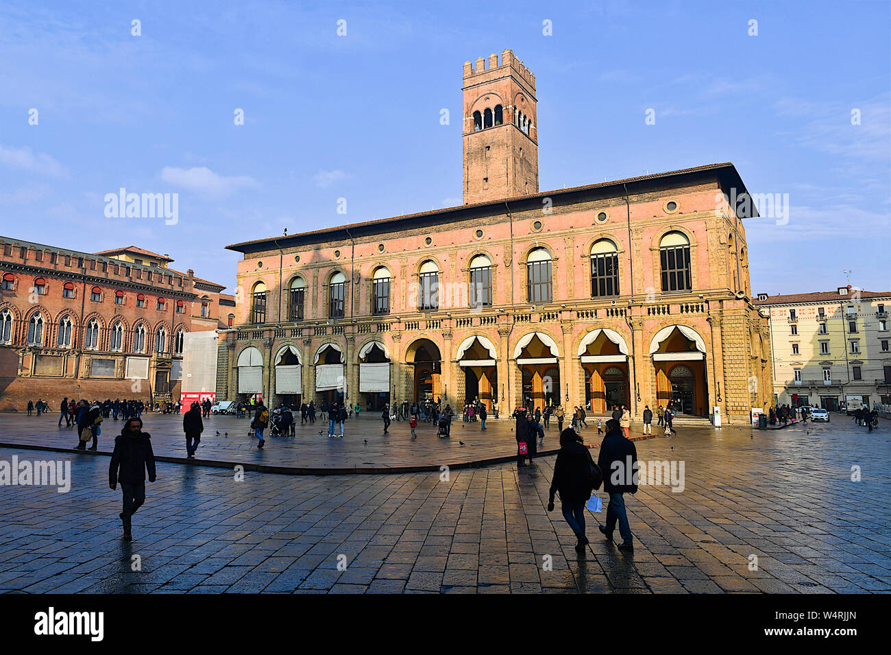 Piazza Maggiore et le Palazzo del Podesta, Bologne, Emilie-Romagne, Italie Banque D'Images