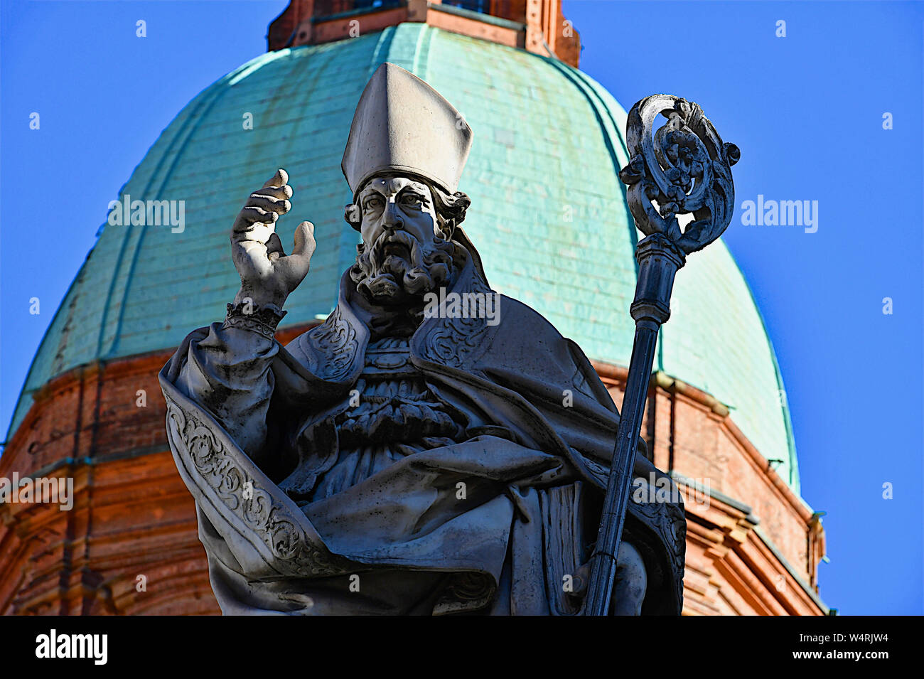 Statue de Saint Pétrone, Bologne, Emilie-Romagne, Italie Banque D'Images