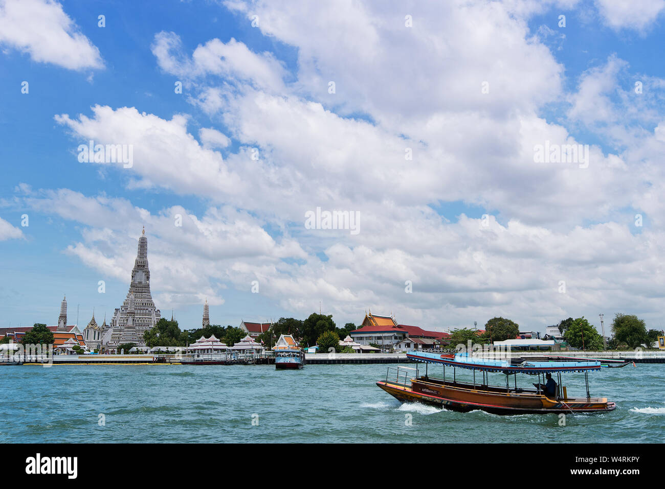 Wat Arun et la rivière Chao Phraya, Bangkok, Thaïlande Banque D'Images