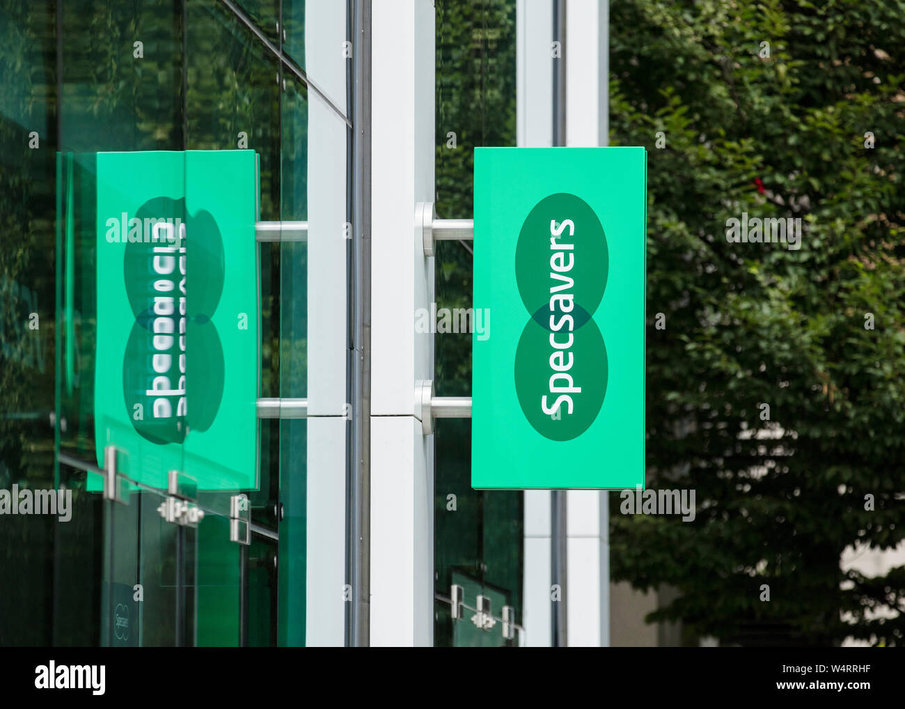 Londres, Royaume-Uni, 17 juillet 2019, signe Specsavers Banque D'Images
