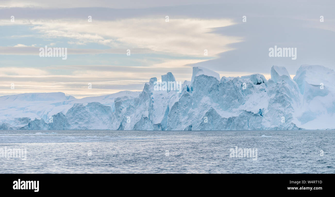 Le Fjord glacé d'Ilulissat à Kangia dans l'ouest du Groenland Banque D'Images