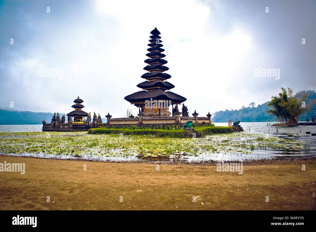 Pura Ulun Danu Beratan Temple sur un lac, Bali, Indonésie Banque D'Images