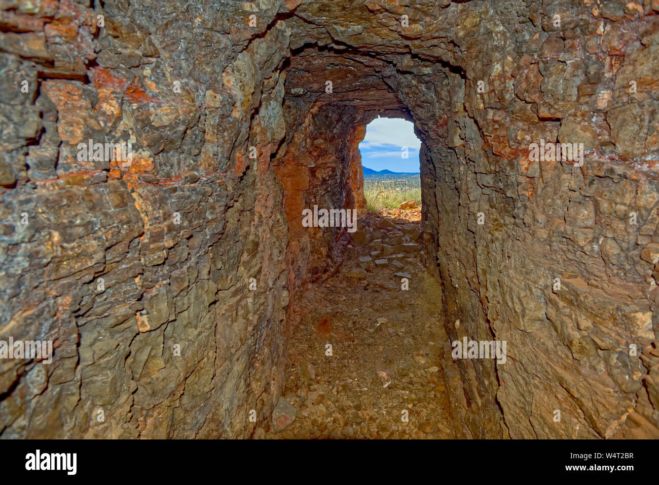 Point de vue d'un puits de mine abandonné, Sullivan Butte, Chino Valley, Arizona, United States Banque D'Images