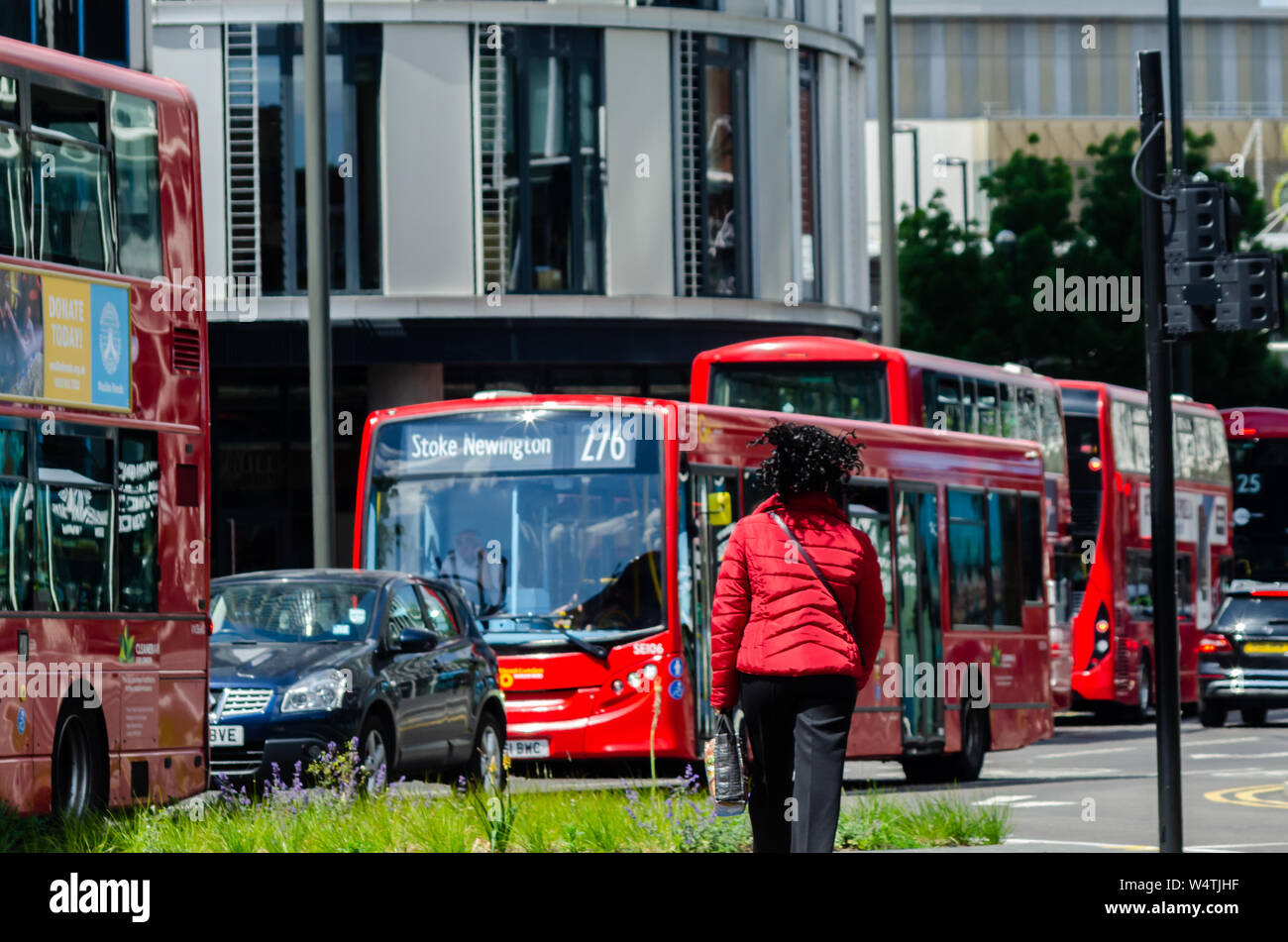 Londres, Royaume-Uni - Mai 21, 2019 Un véhicule de transport urbain typique de la conduite dans la rue de Londres, le symbole de la ville Banque D'Images