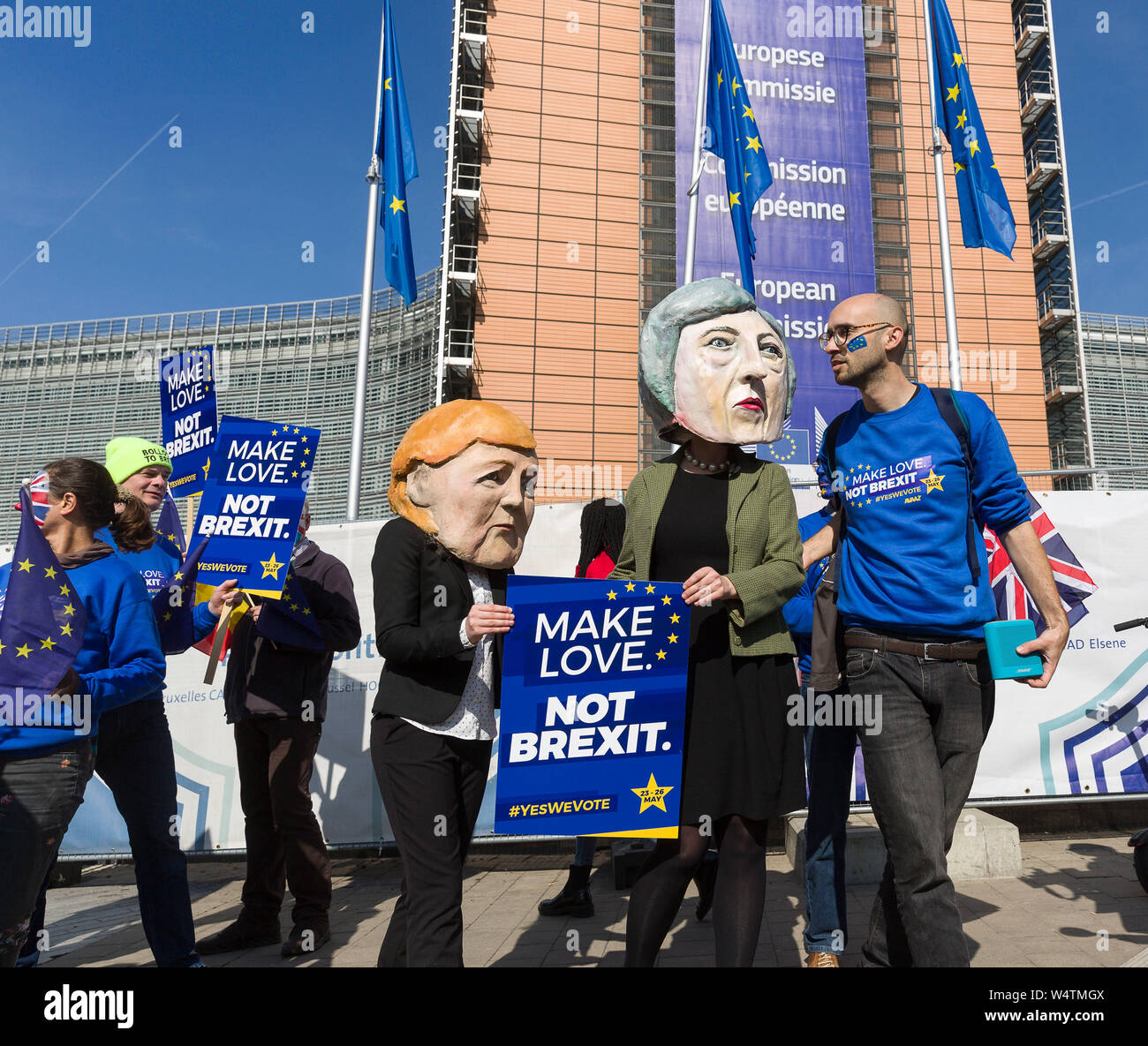 Belgique, Bruxelles, le 21 mars 2019 : manifestation devant la Commission européenne contre Brexit avec le slogan "Make Love, Not Brexit'. Particulier Banque D'Images