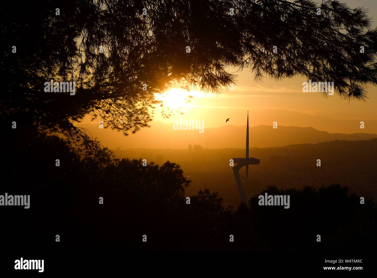 Coucher de soleil sur les Jeux Olympiques de 1992' tour de communication. Banque D'Images