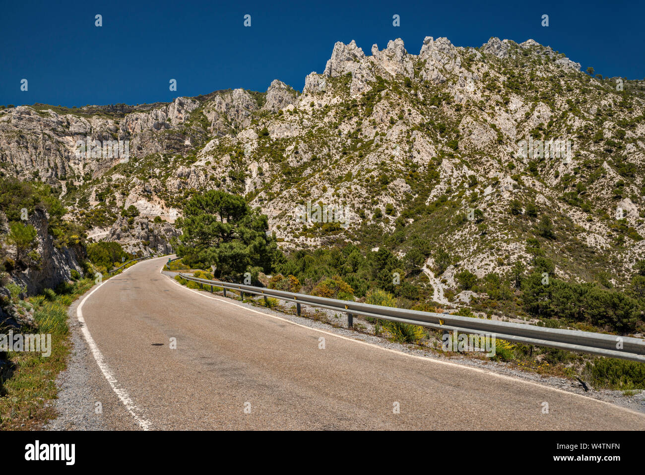 Affleurements montagneux de la Sierra del Chaparral éventail, plus de route A-4050, province de Grenade, Andalousie, Espagne Banque D'Images