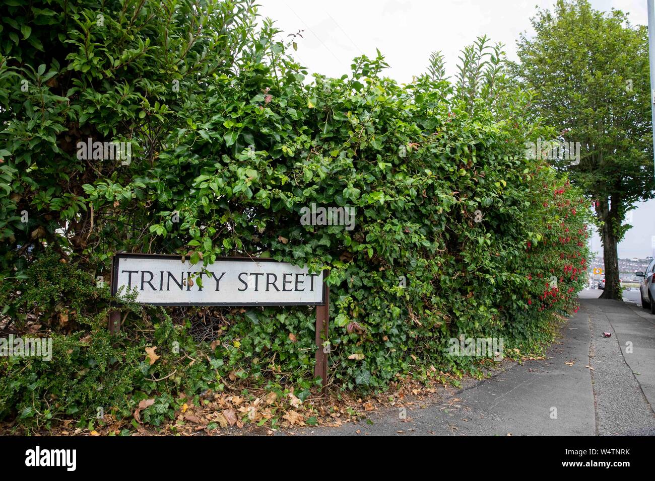 La signalisation routière pour Trinity Street, à Barry, où BBC sitcom Gavin et Stacey est filmé, juillet 2019. Banque D'Images
