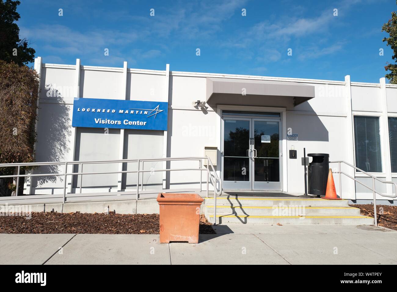 Façade du centre de visiteurs au siège social régional de Lockheed Martin dans la Silicon Valley ville de Sunnyvale, Californie, le 28 octobre 2018. () Banque D'Images