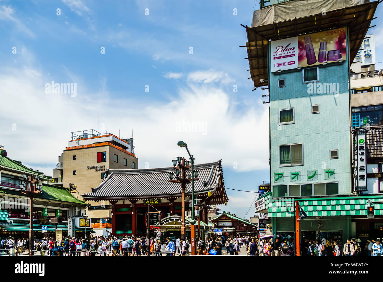 Tokyo, Japon - 11 mai 2019 : l'Asakusa Sensoji est attraction principale, un temple bouddhiste très populaire, construit au 7ème siècle. Banque D'Images