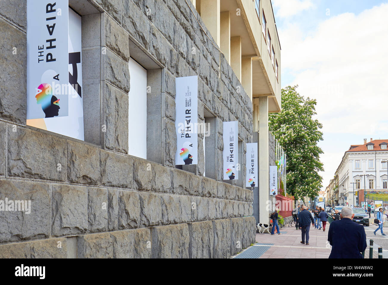 TURIN, ITALIE - 4 mai 2019 : la foire de l'art Photographie Phair à Borsa Valori avec les visiteurs à Turin, Italie. Banque D'Images