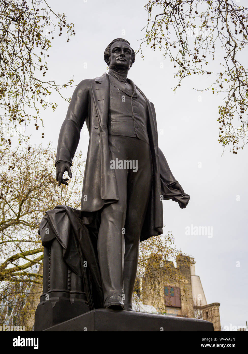 Statue de Sir Robert Peel par le sculpteur Matthieu Noble au Parlement Square Londres Banque D'Images