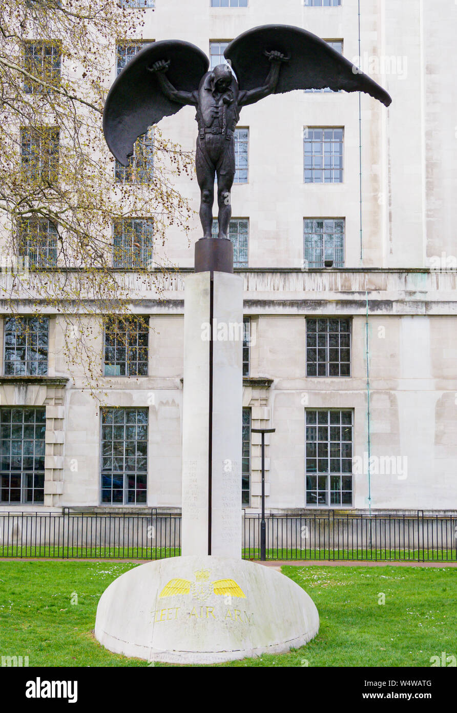 Mémorial de la Fleet Air Arm (Daedalus), un monument commémorant le service du Royal Naval Air Service et la Fleet Air Arm Banque D'Images