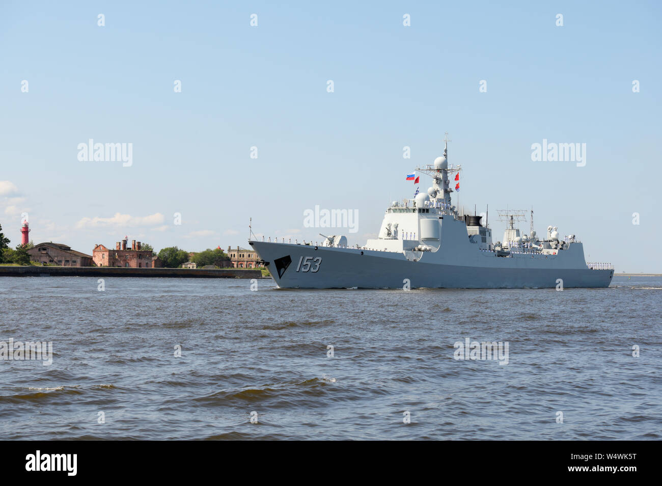 Destroyer lance-missiles de Xi'an l'Armée de libération du peuple chinois de la Force de surface de la marine participe à la répétition générale de la marine russe Day Parade à Cronstadt, Saint-Pétersbourg, Russie Banque D'Images