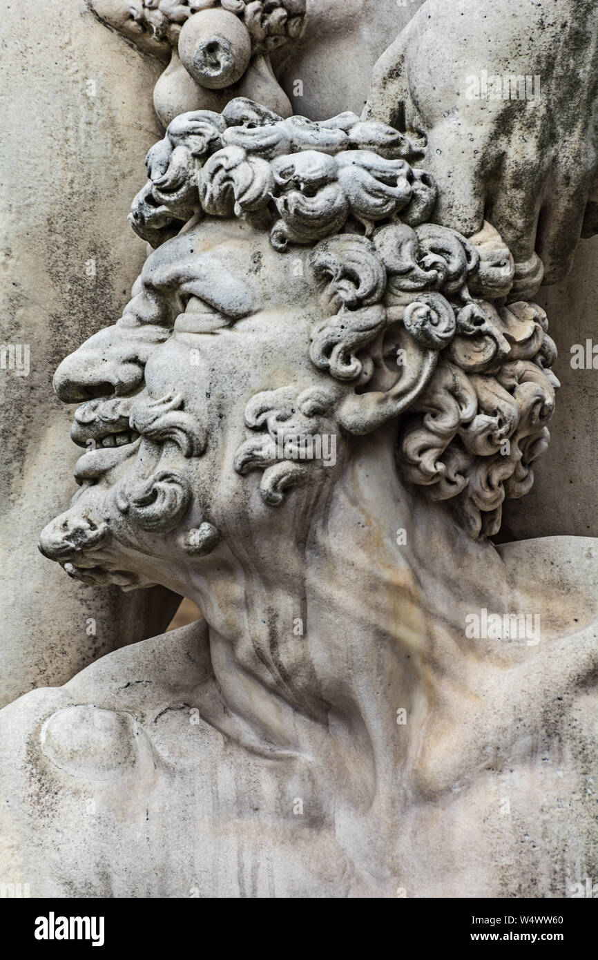 FLORENCE, ITALIE - 12 MAI 2019 : Statue d'Hercule. Hercule tue le monstre Cacus de feu. Chef-d'œuvre du sculpteur Baccio Bandinelli. Ancien Banque D'Images