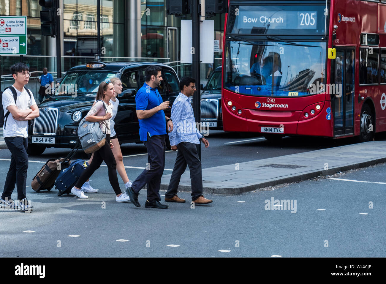 Whitechapel High Street, quartier de Tower Hamlets, Londres, Angleterre, Royaume-Uni Banque D'Images