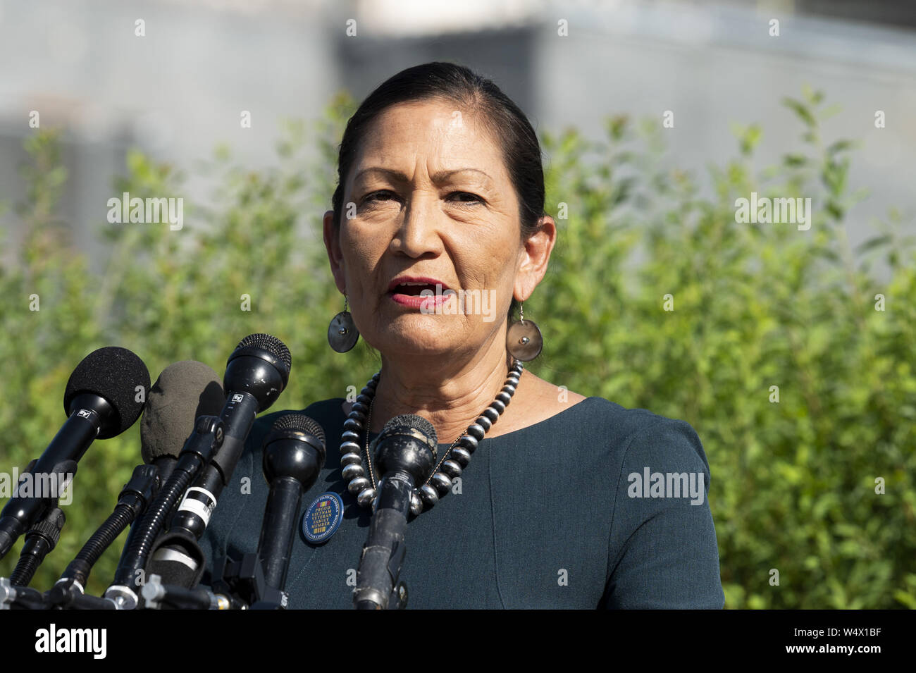 Washington DC, USA. 25 juillet 2019. Représentant des États-Unis DEB HAALAND (D-NM) lors d'une conférence de presse pour l'introduction de la Loi sur les déchets de zéro au Congrès, au Capitole à Washington, DC Le 25 juillet 2019. Crédit : Michael Brochstein/ZUMA/Alamy Fil Live News Banque D'Images