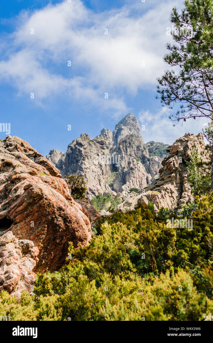 Magnifique paysage de montagne au cours de la randonnée GR20 en Corse, France Banque D'Images