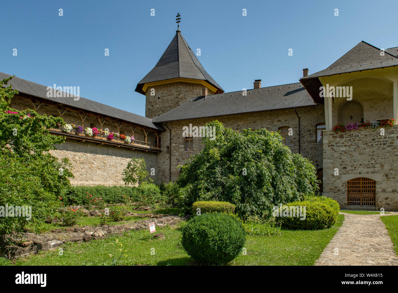 Cloître des sœurs au monastère de Sucevita, Sucevita, Roumanie Banque D'Images