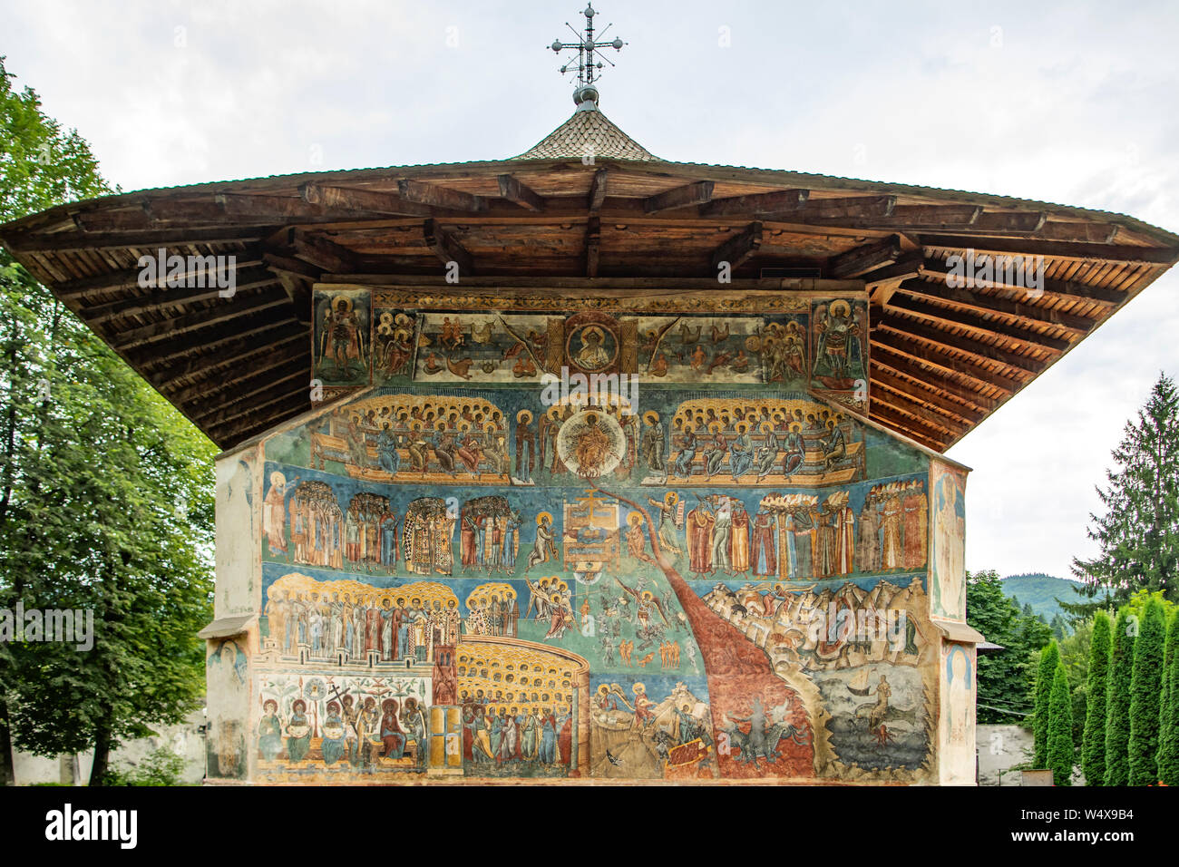 Mur peint sur l'église au Monastère de Voronet, Voronet, Roumanie Banque D'Images