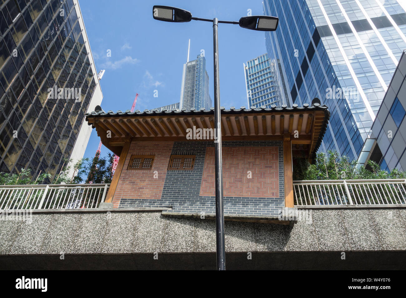 N'ho suh's 'Home' de transition sur l'Absinthe Street, une maison traditionnelle coréenne dans le cadre d'une installation extérieure à grande échelle dans la ville de London, UK Banque D'Images