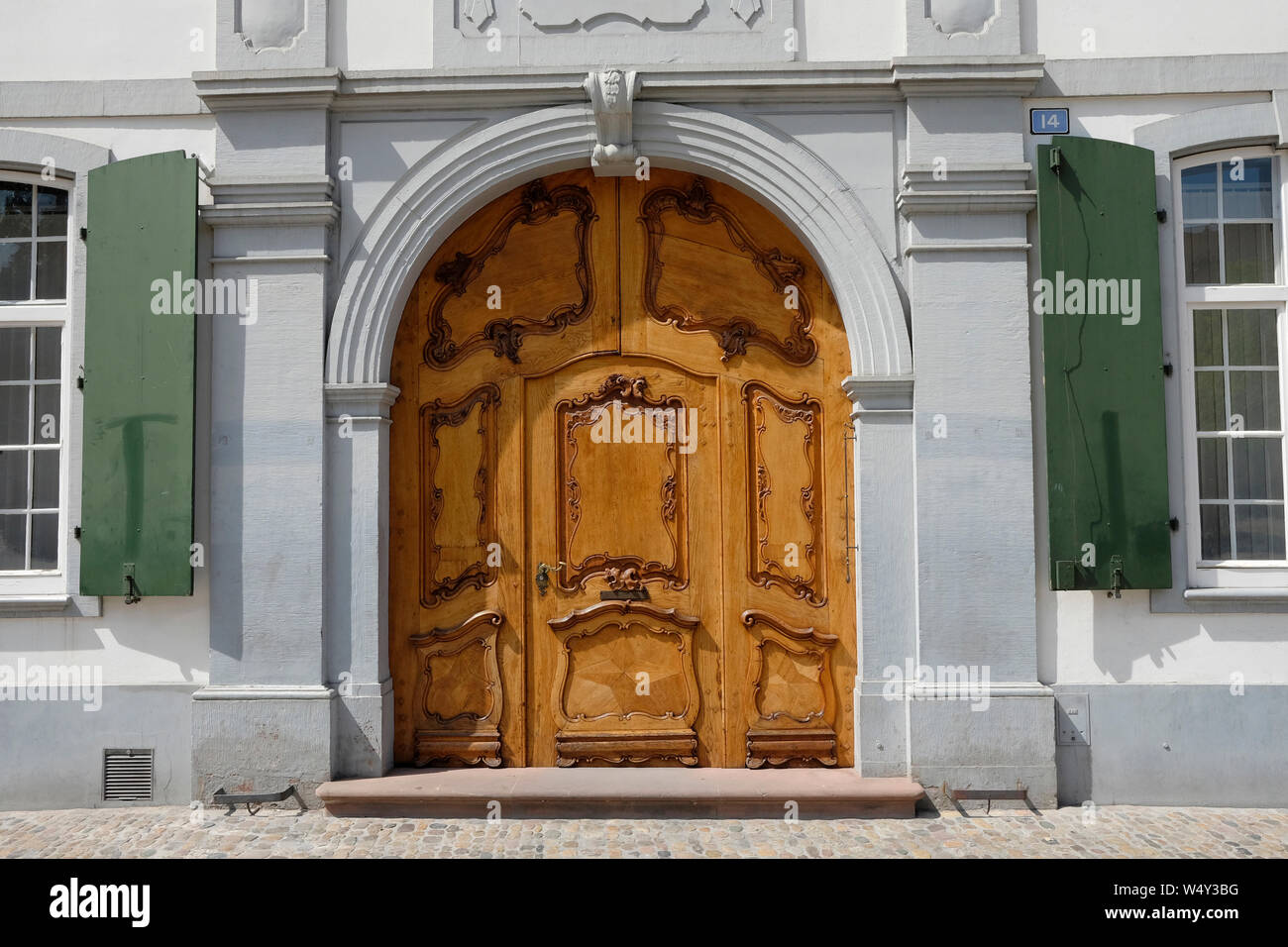 Une vieille porte, Münsterplatz, Bâle, Suisse Banque D'Images