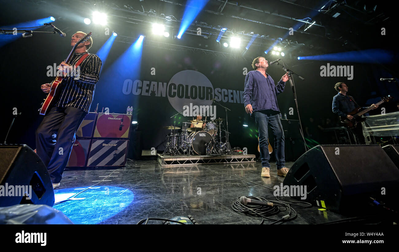 Motherwell, Ecosse, Royaume-Uni. Le 25 juillet, 2019. Ocean Colour Scene kick off leur Tour écossais en style dans le centre civique de Motherwell Concert Hal UK. Crédit : Stuart Westwood Banque D'Images