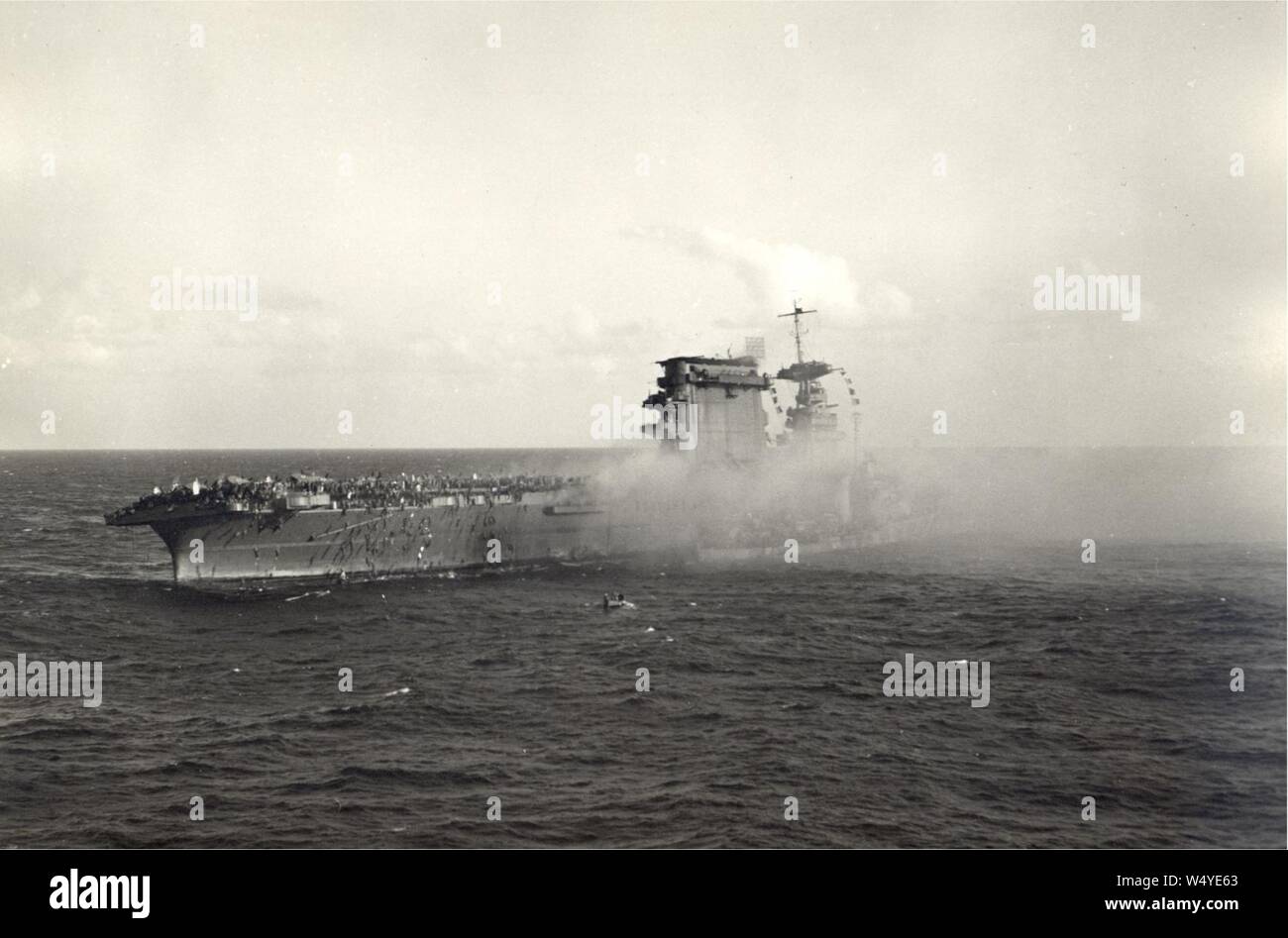 Abandonne l'équipage USS Lexington (CV-2) le 8 mai 1942 (NNAM.2001.205.069). Banque D'Images