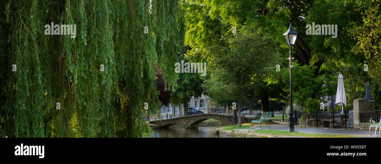 BOURTON-ON-THE-WATER UK - Juillet 21, 2019 : avis de Bourton-on-the-water, un village dans le village des Cotswolds Gloucestershire Banque D'Images