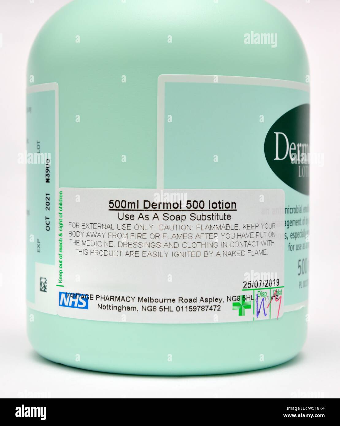 Dermol 500 lotion Banque de photographies et d'images à haute résolution -  Alamy