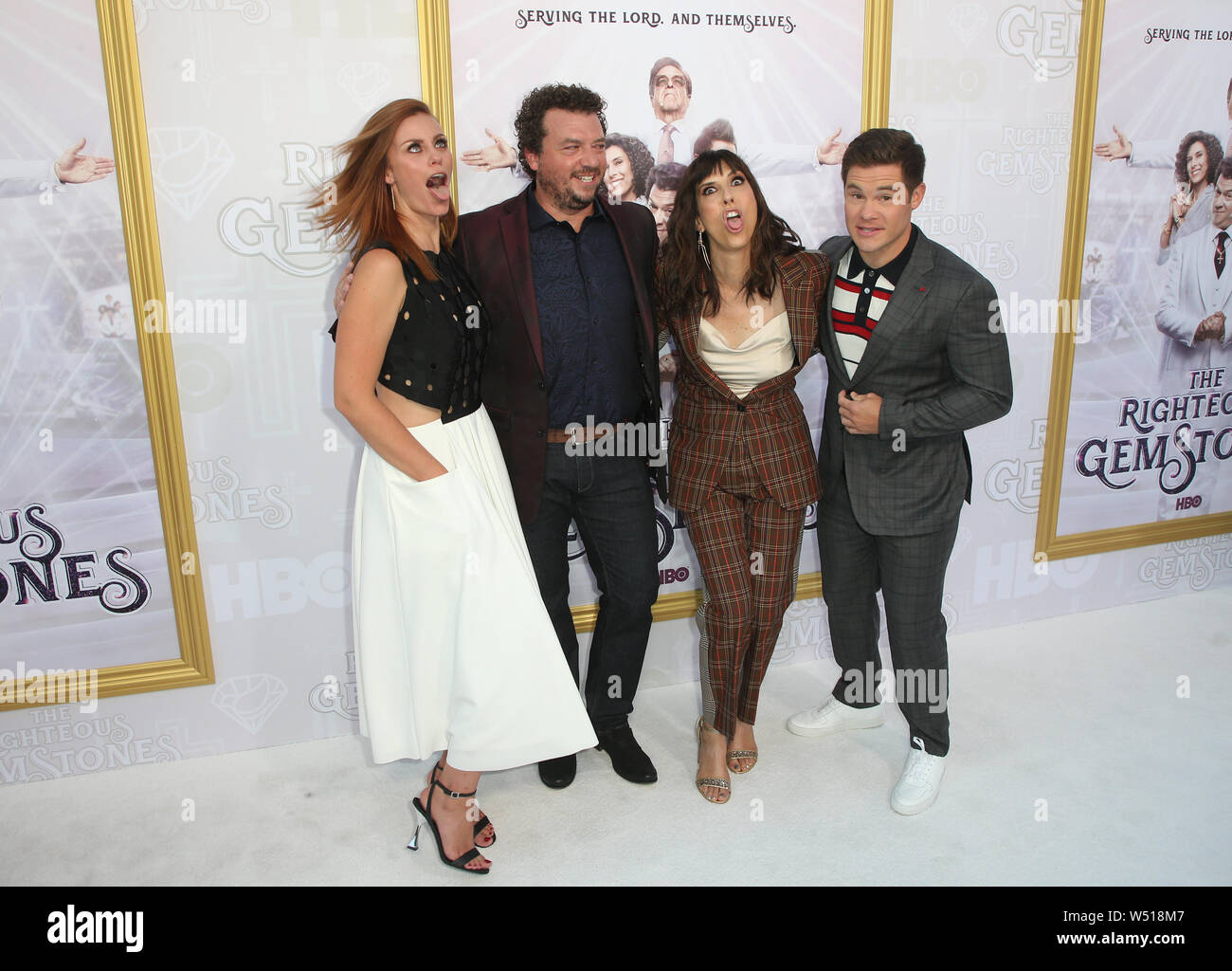 Hollywood, CA. Le 25 juillet, 2019. Cassidy Freeman, Danny McBride, Edi Patterson, Adam DeVine, à la première de Los Angeles Nouvelle Série HBO "Les pierres juste à des studios Paramount à Hollywood, Californie le 25 juillet 2019. Credit : Faye Sadou/media/Alamy Punch Live News Banque D'Images