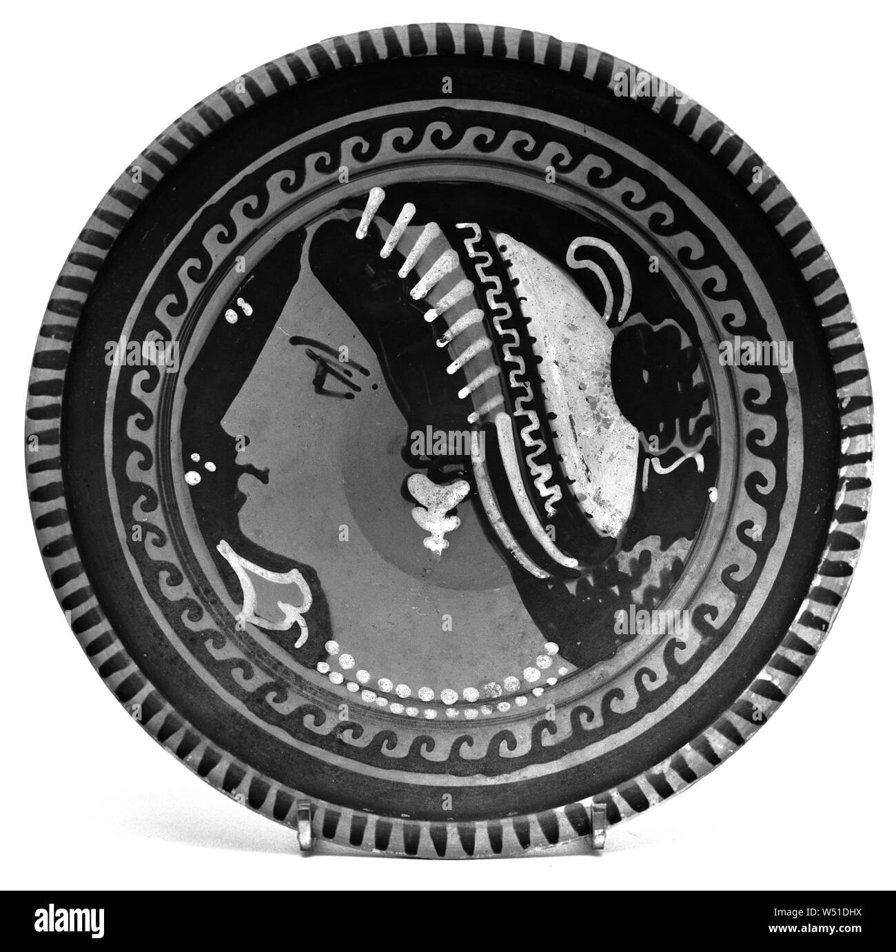 La plaque apulienne, attribué à Stoke-on-Trent Peintre, Pouilles, Italie du Sud, environ 330 - 320 avant J.-C., terre cuite, 4,5 × 20,4 cm (1 3/4 x 8 1/16 in Banque D'Images