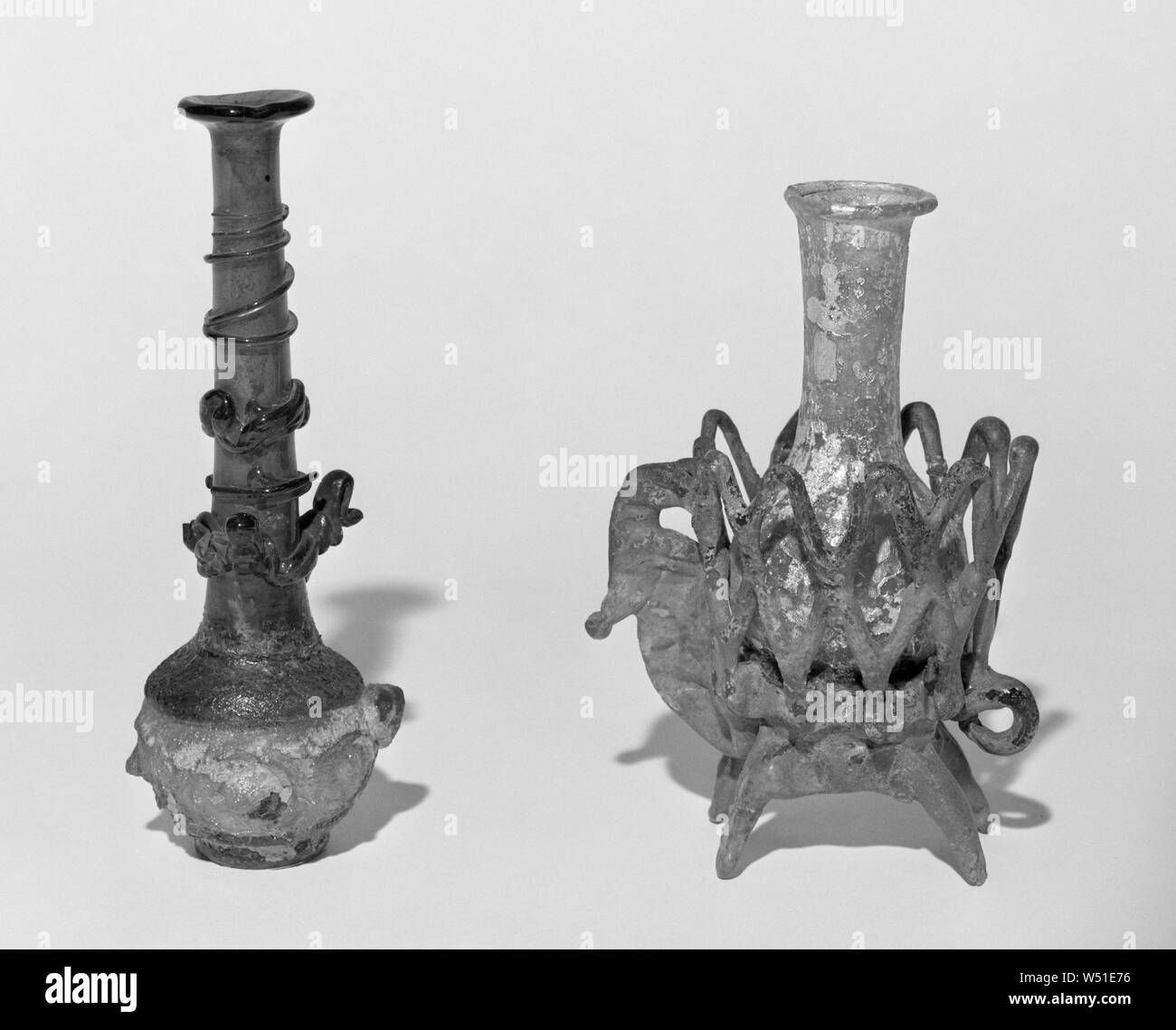 L'imitation d'un Romain Bouteille Toilettes, inconnu, l'Europe ( ?), 20e siècle, verre, 12,1 cm (4 3/4 po Banque D'Images