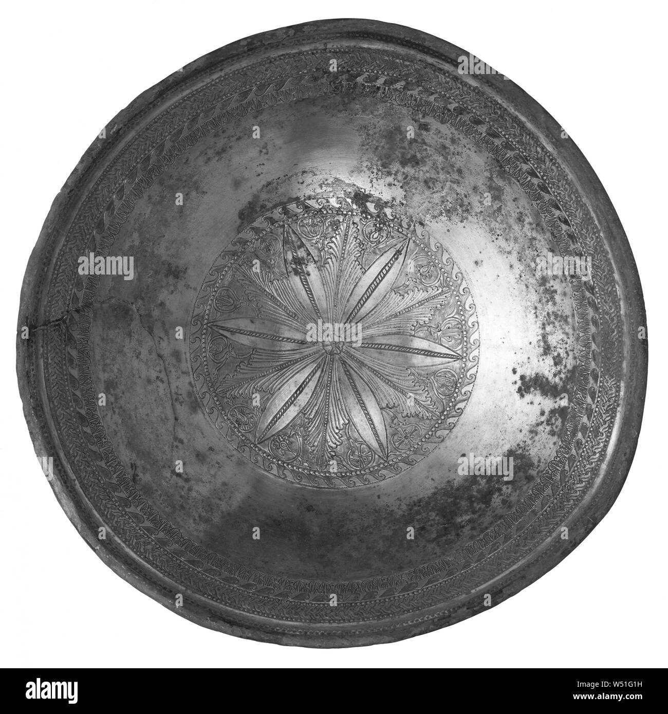 Bol avec Calice Feuille Médaillon, inconnu, est de l'Empire hellénistique, 2e siècle avant J.-C., de l'argent avec dorure, 5,7 × 20,4 cm, 0,4198 kg (2 1/4 x 8 1/16 in., 15/16 lb Banque D'Images